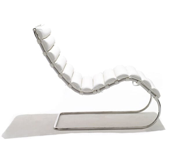 LC02 Chaise Longue