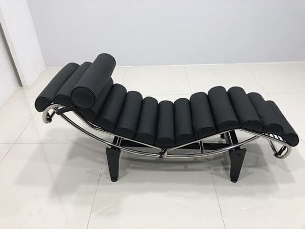 LC4 Le Corbusier Chaise Lounge