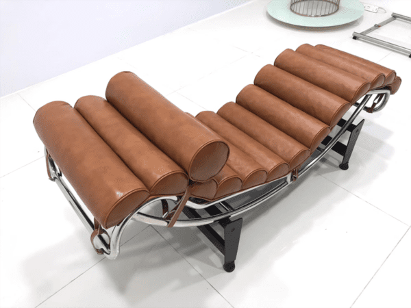 LC4 Le Corbusier Chaise Lounge